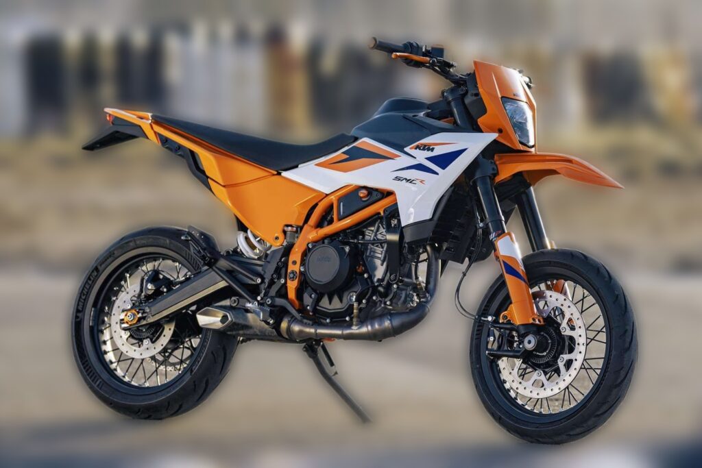 blur 2025 ktm 390 smc r 2