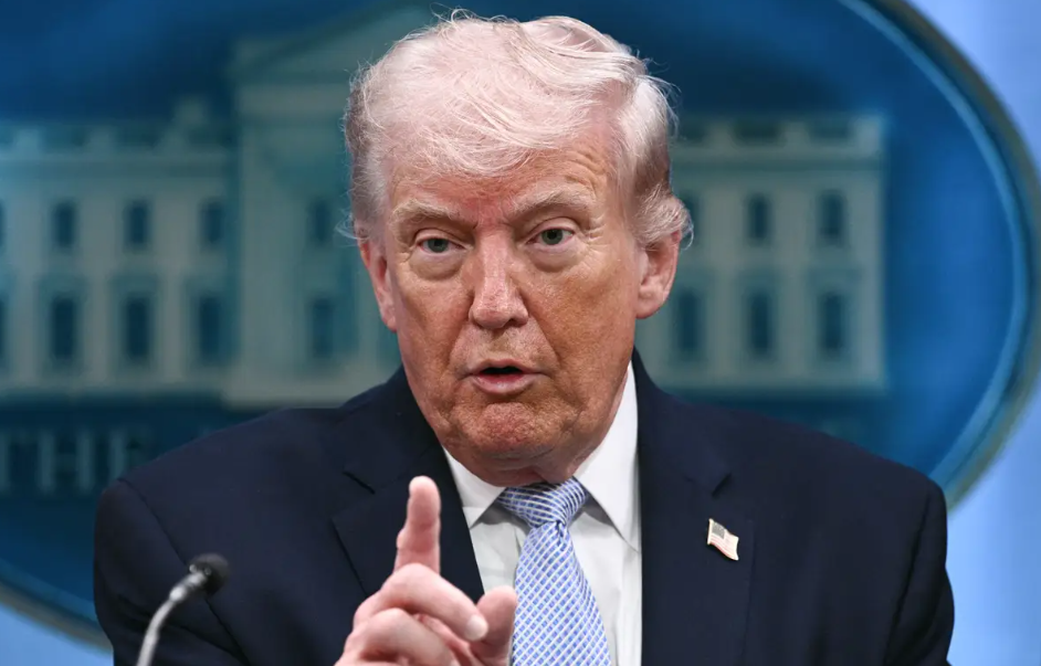 Trump Hormuz blockade, US Iran news 2026, Strait of Hormuz crisis, oil prices news, global tension Iran US screenshot 2026 04 12 203806